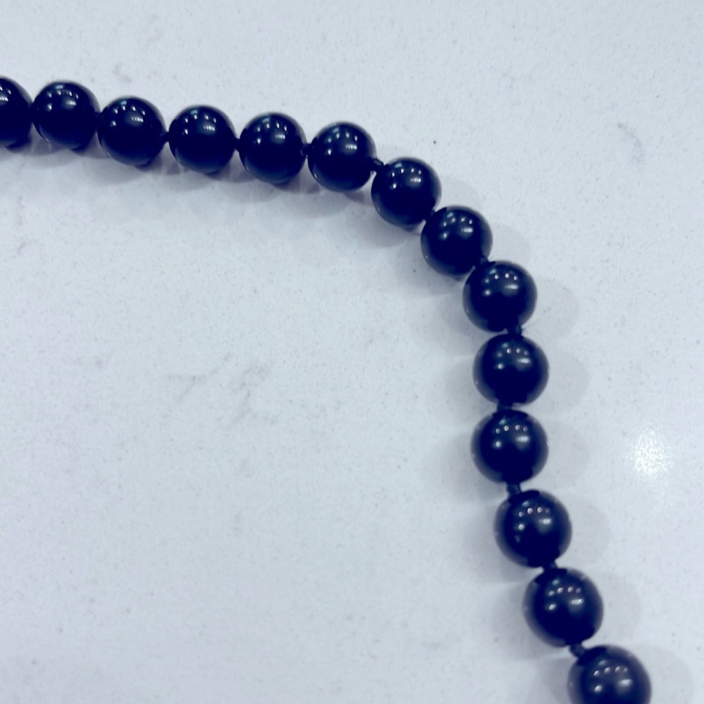 KISSAKA Vintage Black Faux Pearl Necklace - Picture 4 of 7